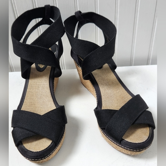 Elie Tahari Black Espradrille Platform Elastic Sandals EUC - Picture 3 of 10